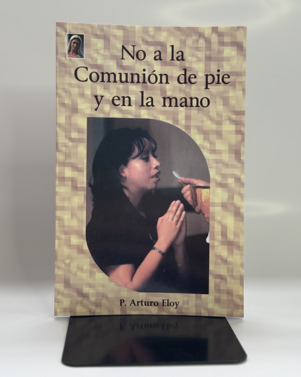 NO A LA COMUNIÓN DE PIE Y EN LA MANO